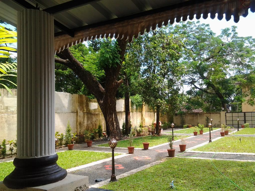 Casa Linda Hotel Kochi Bagian luar foto